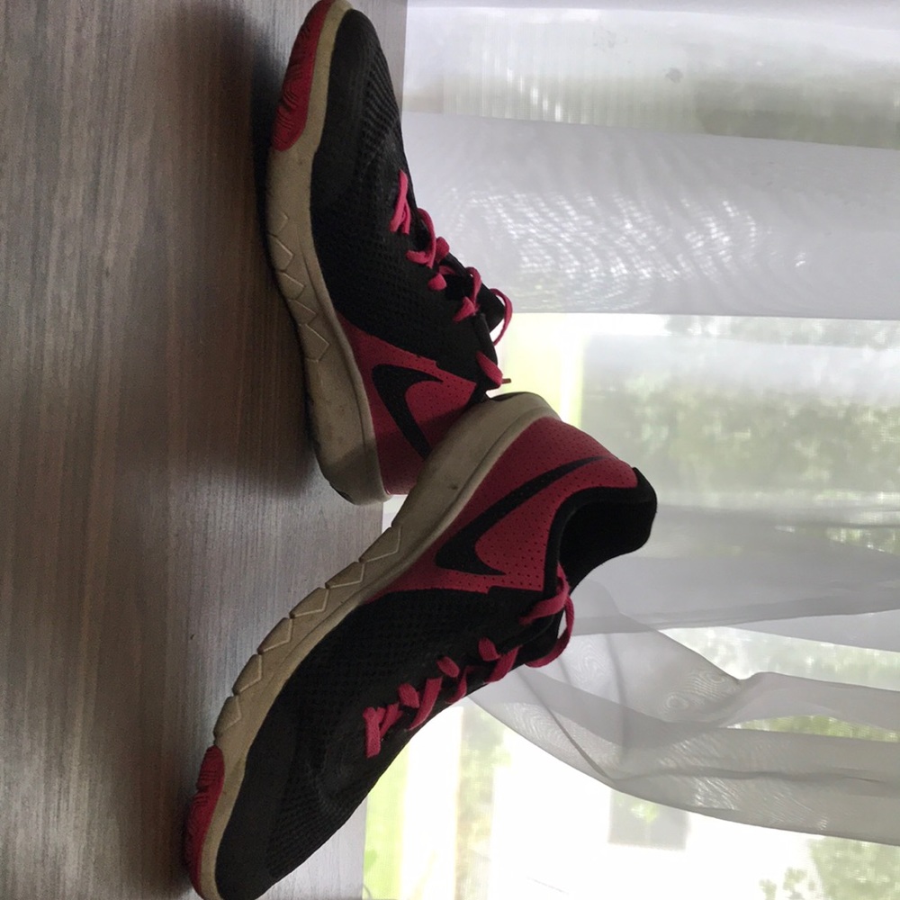 Girls Nike tennis shoes